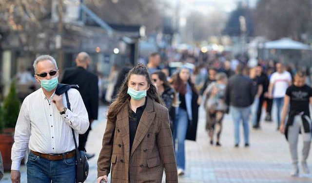 Pandeminin şiddetli şekilde devam ettiği Bulgaristan'da yeni eğitim öğretim yılı başladı