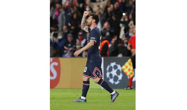 Messi'nin Paris Saint-Germain'deki ilk gol sevinci