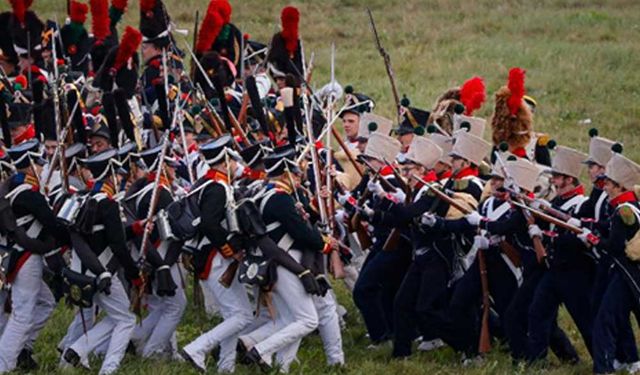 Rusya'da 1812 Borodino Muharebesi yeniden canlandırıldı