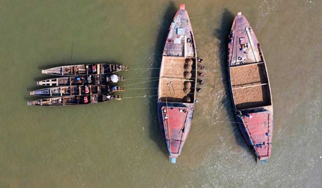 Bangladeş'in Sunamganj bölgesinde Jadukata Nehri yatağındaki taş ocakları