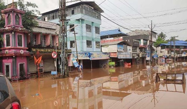 Hindistan'ın Kerala eyaletinde aşırı yağışlar can ve mal kaybına yol açtı