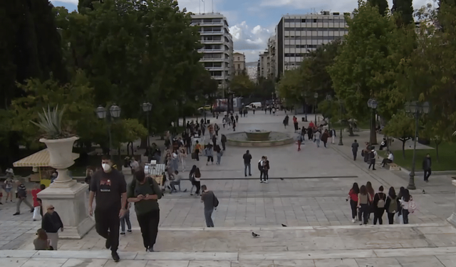 Yunanistan'da aşılar sayesinde 8.400'ün üzerinde ölüm engellendi