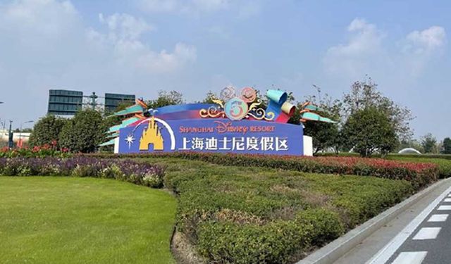 Kovid-19 önlemleri kapsamında kapatılan Shanghai Disneyland yeniden açıldı