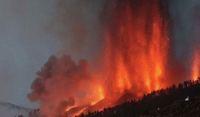 La Palma'daki yanardağda yeni bir yarık açıldı