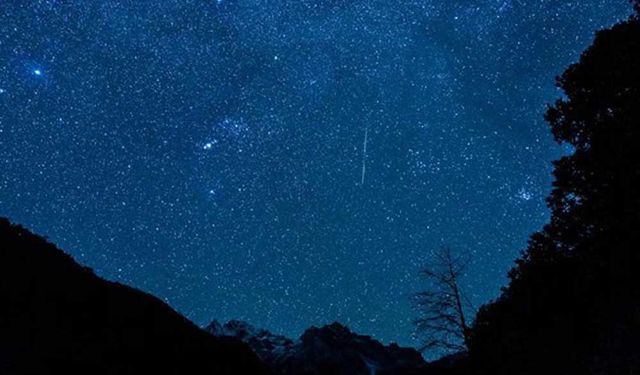 Geminid meteor yağmuru izleyenleri büyülüyor