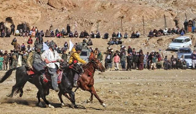 Afgan at binicileri 'keçi yakalama' yarışında