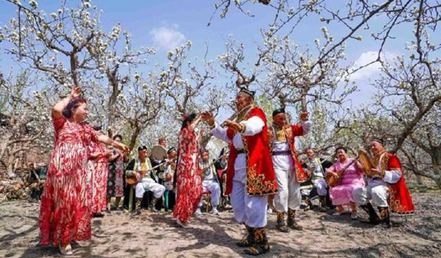 Çin'in Xinjiang Uygur Özerk Bölgesi'nin turizm gelirleri Ocak-Ekim döneminde yüzde 17 arttı