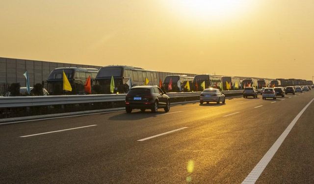 Çin'in en uzun sualtı otoyol tüneli trafiğe açıldı