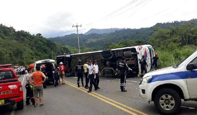 Ekvador'da otobüs kazası: En az 18 kişi öldü, 25 kişi yaralandı