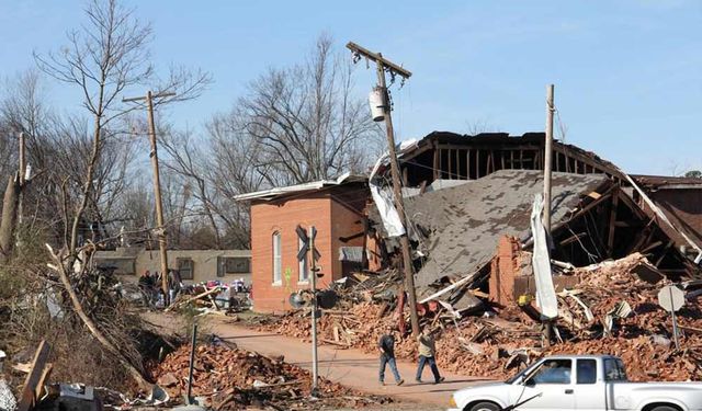 Hortumların vurduğu Kentucky'nin Mayfield şehrinde yaralar sarılıyor