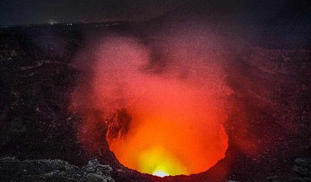 Nikaragua'daki Masaya Yanardağı'ndan krater manzarası