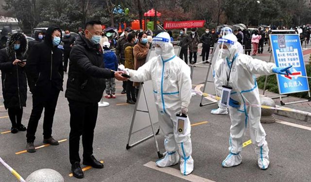 Kovid-19'un yeniden canlanmasının ardından bomboş kalan Xi'an sokakları