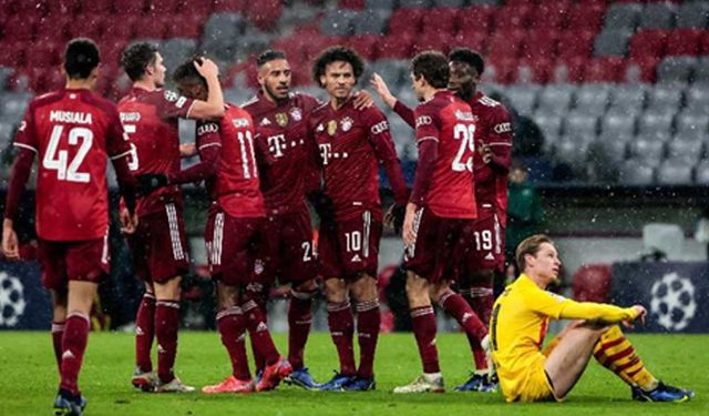 UEFA Şampiyonlar Ligi E Grubu maçında Bayern Münih, Barcelona'yı 3-0 yendi