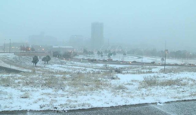 Colorado'nun başkenti Denver'da son 87 yılın en geç yağan ilk karı görüldü