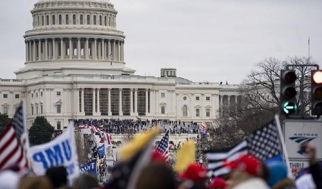 Anket: Her üç Amerikalıdan biri hükümete karşı şiddetin haklı görülebileceğine inanıyor