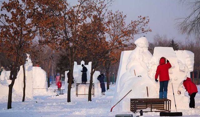 Çin'in Harbin kentinde kardan heykel yarışması yapıldı