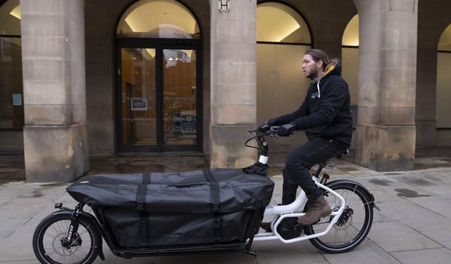 İngiltere'nin Manchester kentinde elektrikli kargo bisikleti kiralama hizmeti verilmeye başlandı