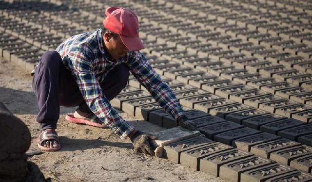 Nepal'deki bir tuğla fabrikasında hayat