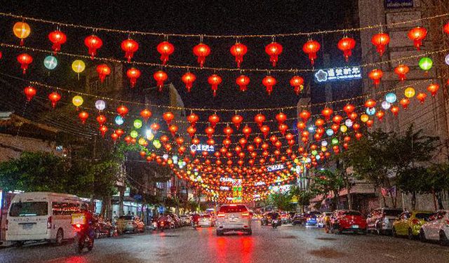 Bangkok'taki China Town, Bahar Festivali için süslendi