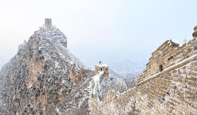 Çin Seddi'nden kar manzarası