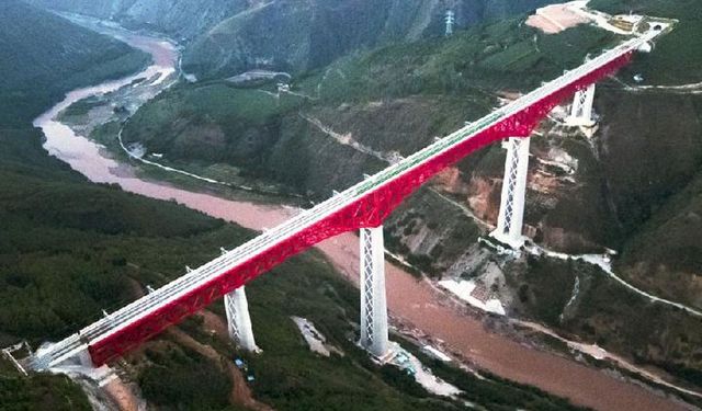 Çin'in Hunan eyaletinde Çin-Laos yük treni seferleri başladı