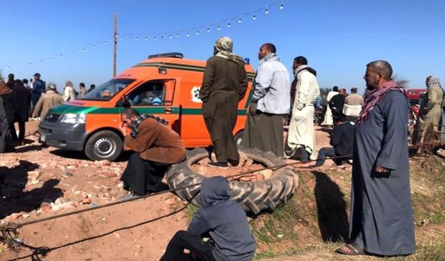 Mısır'da Nil Nehri'ne düşen kamyondaki iki kişi yaşamını yitirdi sekiz kişi ise kayıp