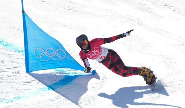 Beijing 2022'de snowboard kadınlar paralel büyük slalom mücadelesinden kareler