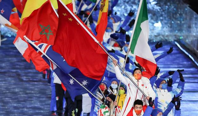 Beijing 2022 Kış Oyunları'nın kapanış törenindeki sporcular