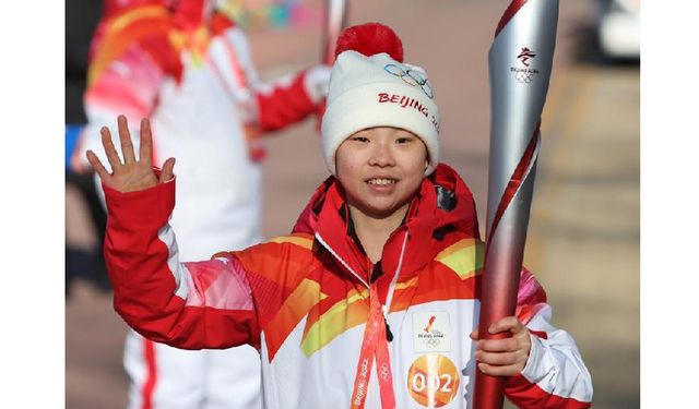 Olimpiyat şampiyonları Olimpiyat meşalesine Olimpiyat ruhunu kattı