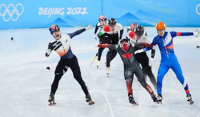 Beijing Kış Olimpiyatları'nda erkekler 1.500 metre kısa kulvar sürat pateni finalinden kareler