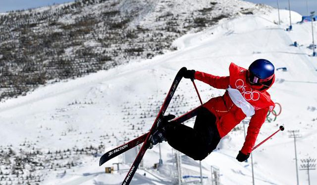 Çinli Gu, Beijing 2022 kadınlar serbest stil kayak halfpipe müsabakasını kazanarak ikinci altın madalyasını aldı