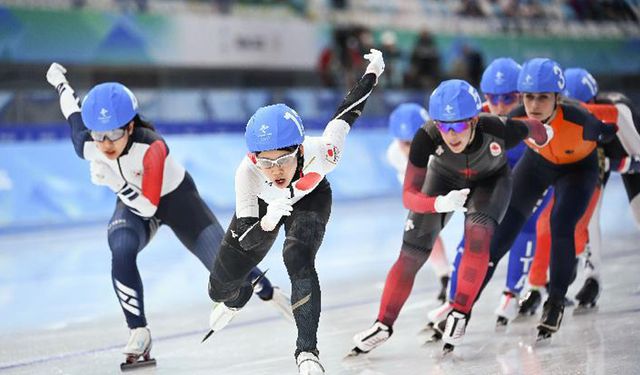 Japon Takagi Nana'nın Beijing 2022'deki sürat pateni yarı final mücadelesi