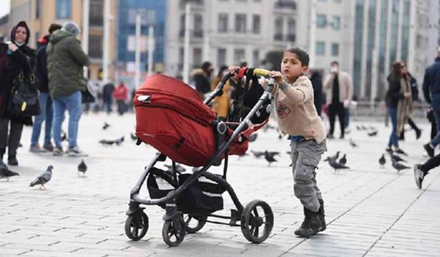 Türkiye'de hükümet Kovid-19 kısıtlamalarını hafifletse de halk temkinli olmayı sürdürüyor