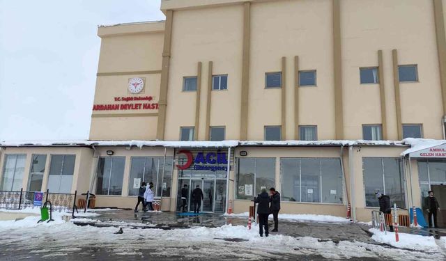 Ardahan’da 42 öğrenci zehirlenme şüphesiyle hastaneye kaldırıldı