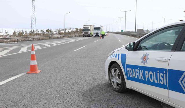 Bolu’da tır ve kamyonların İstanbul’a gidişine izin verilmiyor