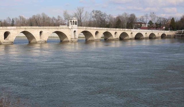 Bulgaristan’da karların erimesiyle Edirne’de nehir debileri arttı