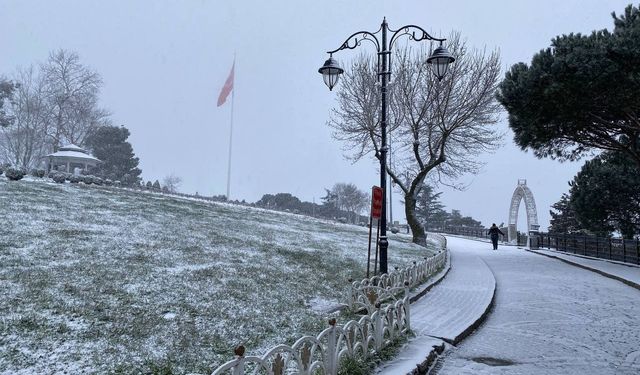 Çamlıca Tepesi beyaza büründü