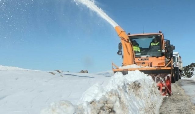 Cerit Yaylası’nda kar kalınlığı yarım metreyi aştı