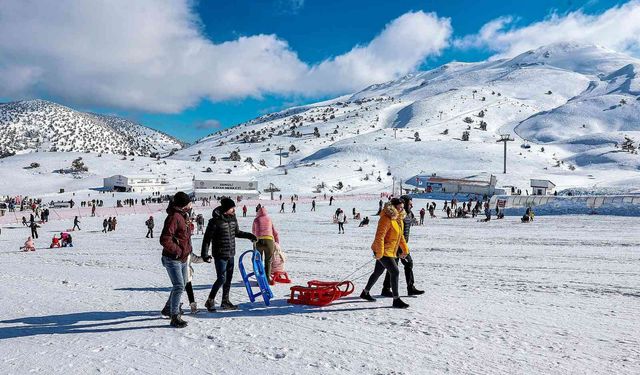 Denizli Kayak Merkezi’nde kar kalınlığı zirvedeki yerini koruyor