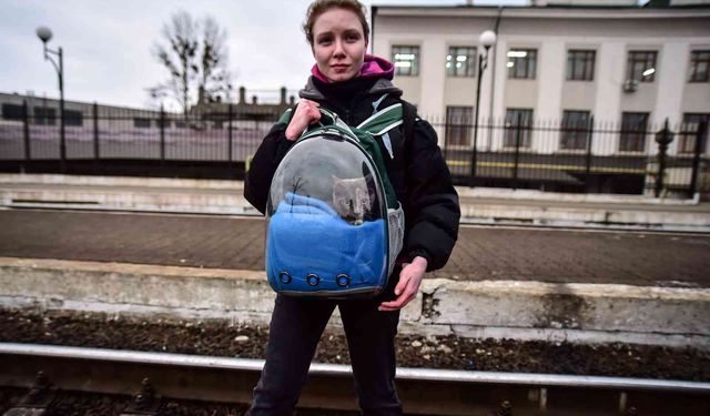 Gecesiyle gündüzüyle Lviv tren istasyonu