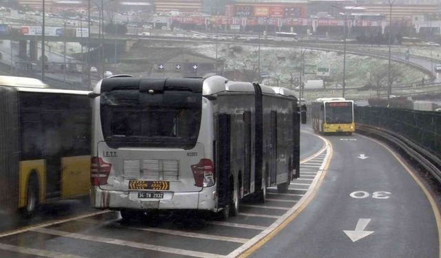 Haramidere’de metrobüs kazası: 4 yaralı