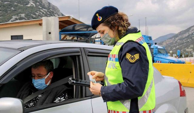 Havadan ve karadan trafik denetiminde 72 bin araç ve şahıs sorgulandı