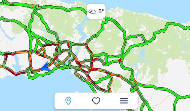 İstanbul güne yağmurla uyandı, kent genelinde trafik hareketliliği yaşandı