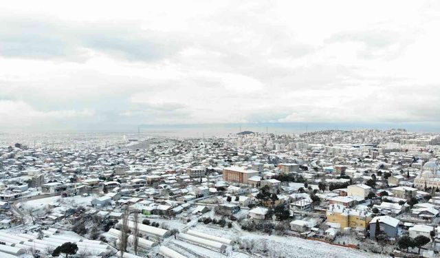 İstanbul’a etkili olan kar yağışı havadan görüntülendi