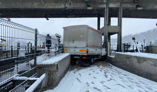 İstanbul’da kar yağışı kazaları da beraberinde getirdi: 2 yaralı