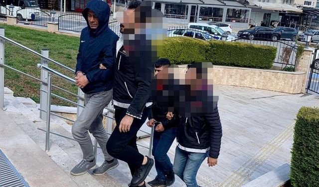 Kargo görevlisi kılığına giren polis, uyuşturucu tacirlerini kıskıvrak yakaladı