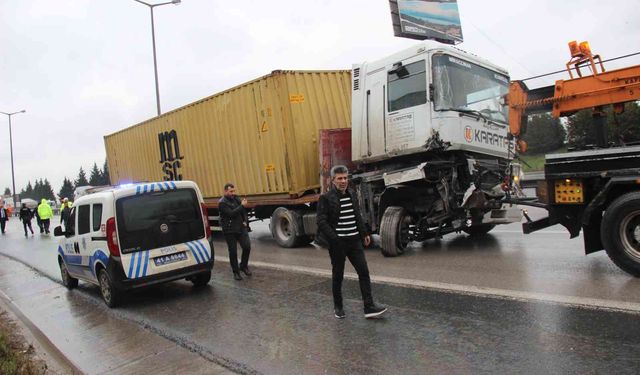 Kocaeli TEM Otoyolu’nda kaza: 2 yaralı