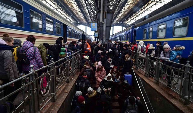 Lviv halkının, tren istasyonuna akını sürüyor