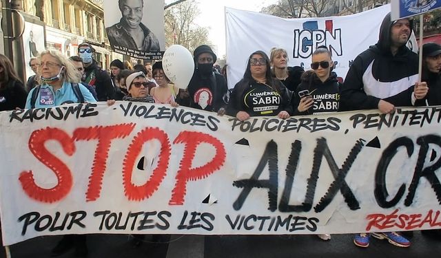 Paris’te ırkçılık karşıtı protesto düzenlendi