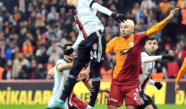 Spor Toto Süper Lig: Galatasaray: 2 - Beşiktaş: 0 (İlk yarı)